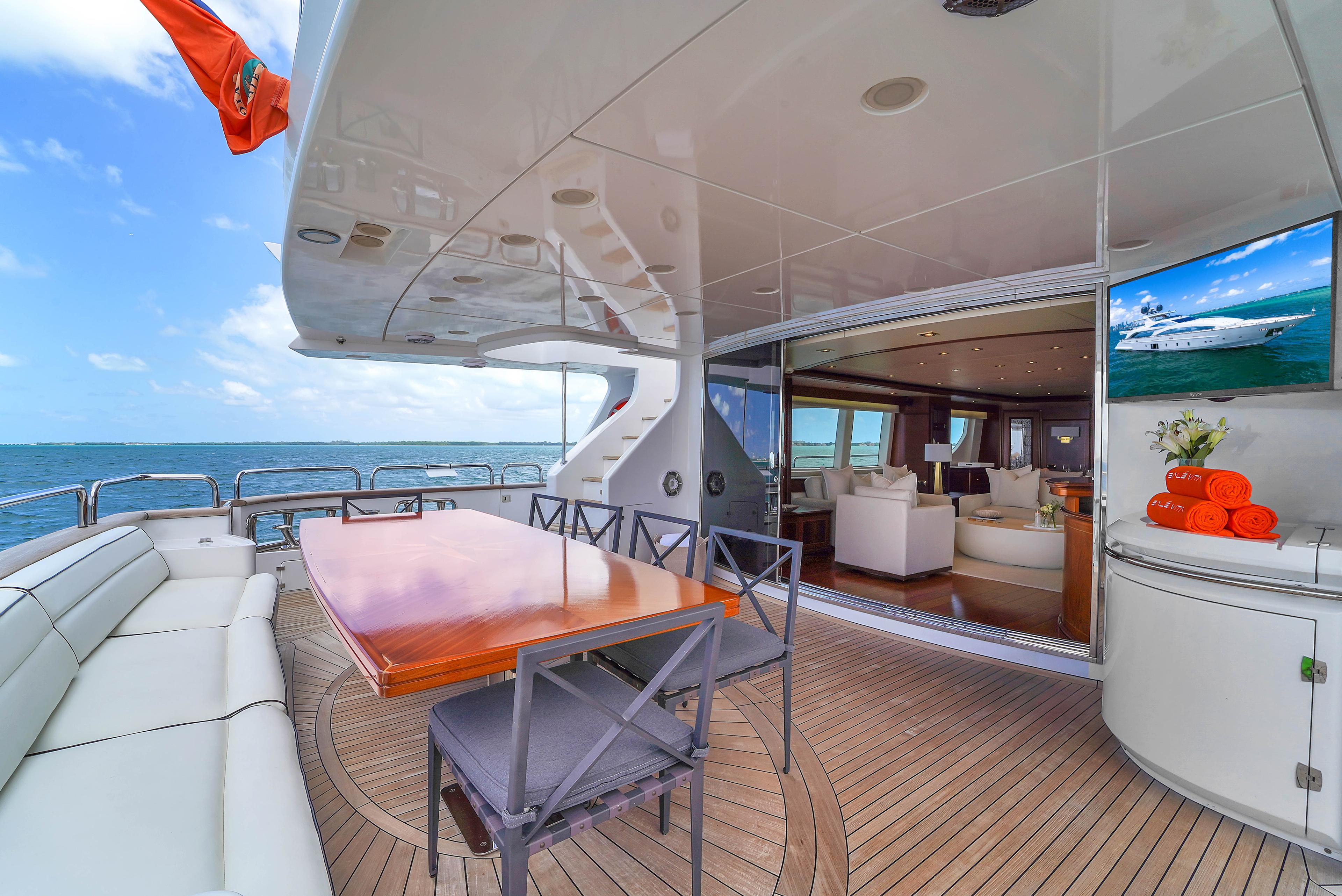 105 Feet Azimut