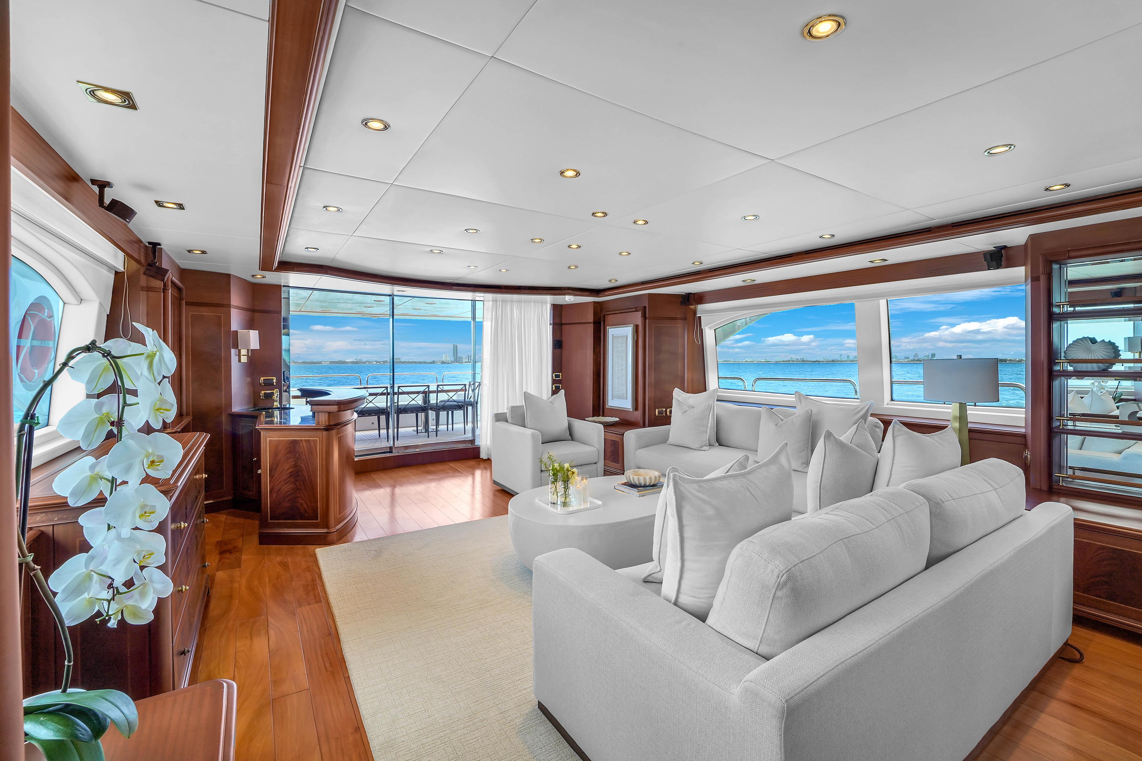 105 Feet Azimut