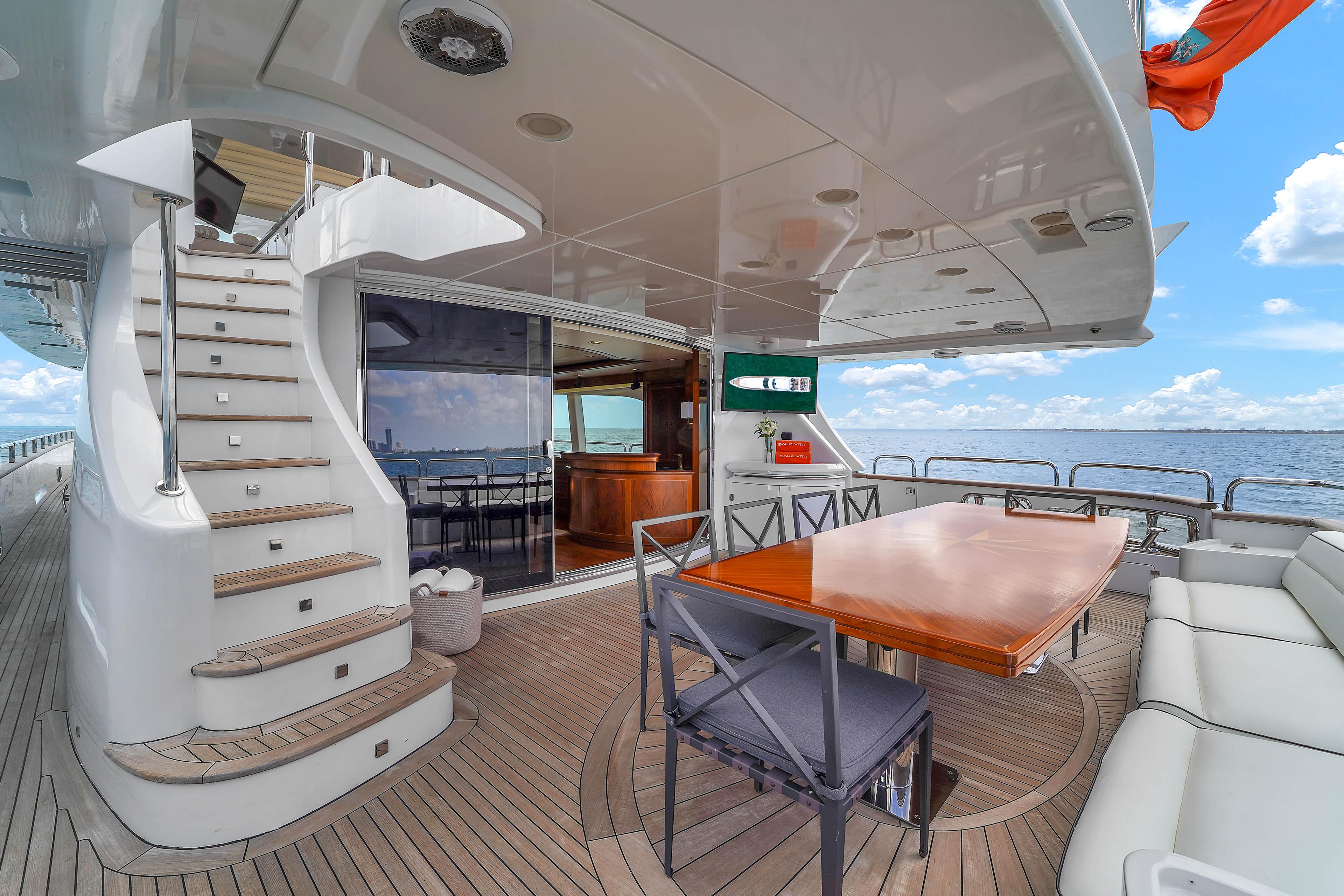 105 Feet Azimut