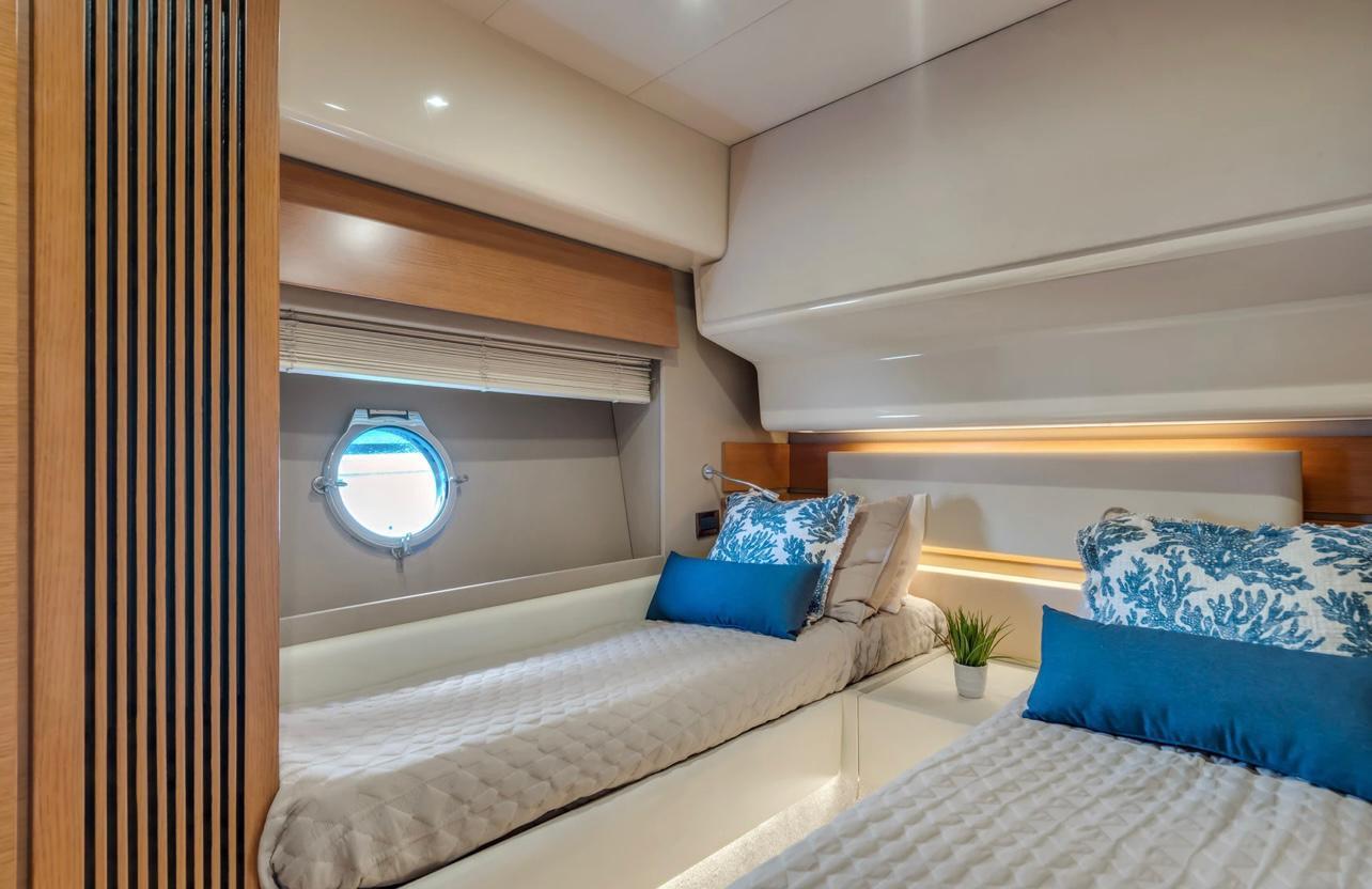 65 Feet Azimut 2018