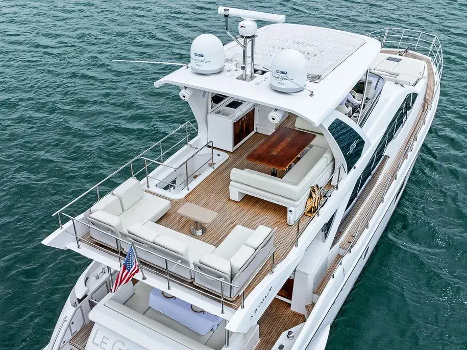 70 Feet Azimut 2016