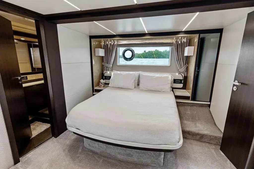 70 Feet Azimut 2016