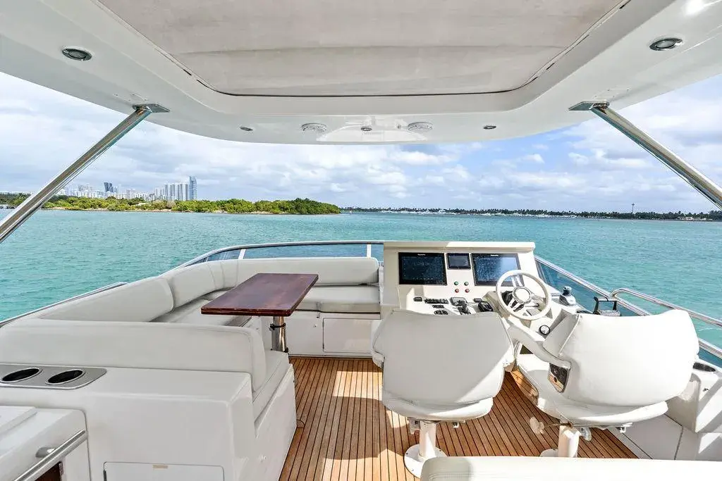 70 Feet Azimut 2016