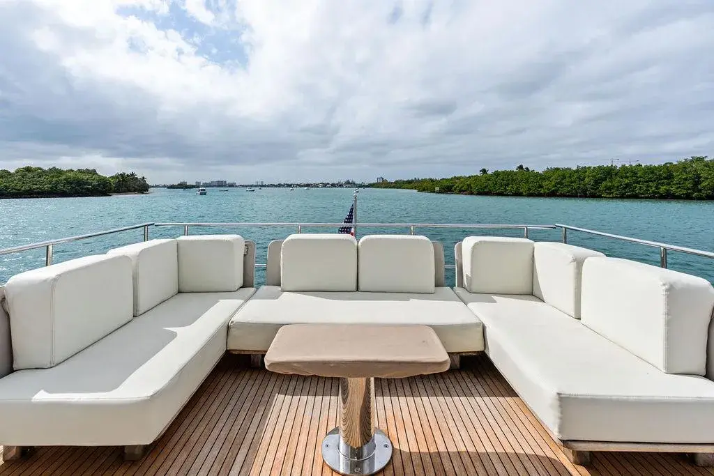 70 Feet Azimut 2016