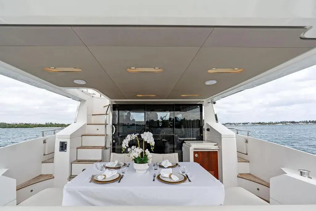 70 Feet Azimut 2016