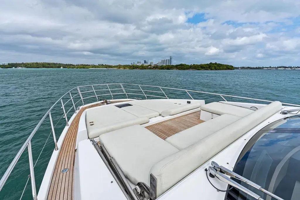 70 Feet Azimut 2016